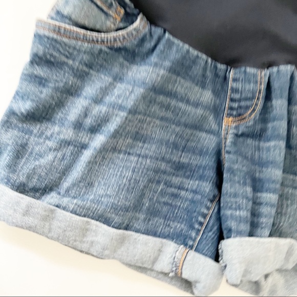OH BABY by MOTHERHOOD MATERNITY denim jean shorts EUC size MEDIUM 5 pocket - Picture 2 of 4